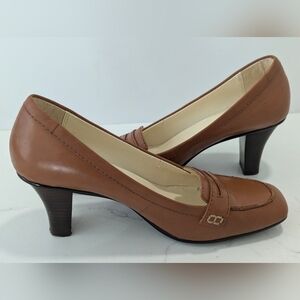 Chadwicks brown camel neutral leather heels loafer dress shoes size 6.5 office